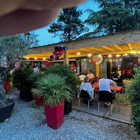 Hotel Le Cosy Pont-de-Chéruy エクステリア 写真