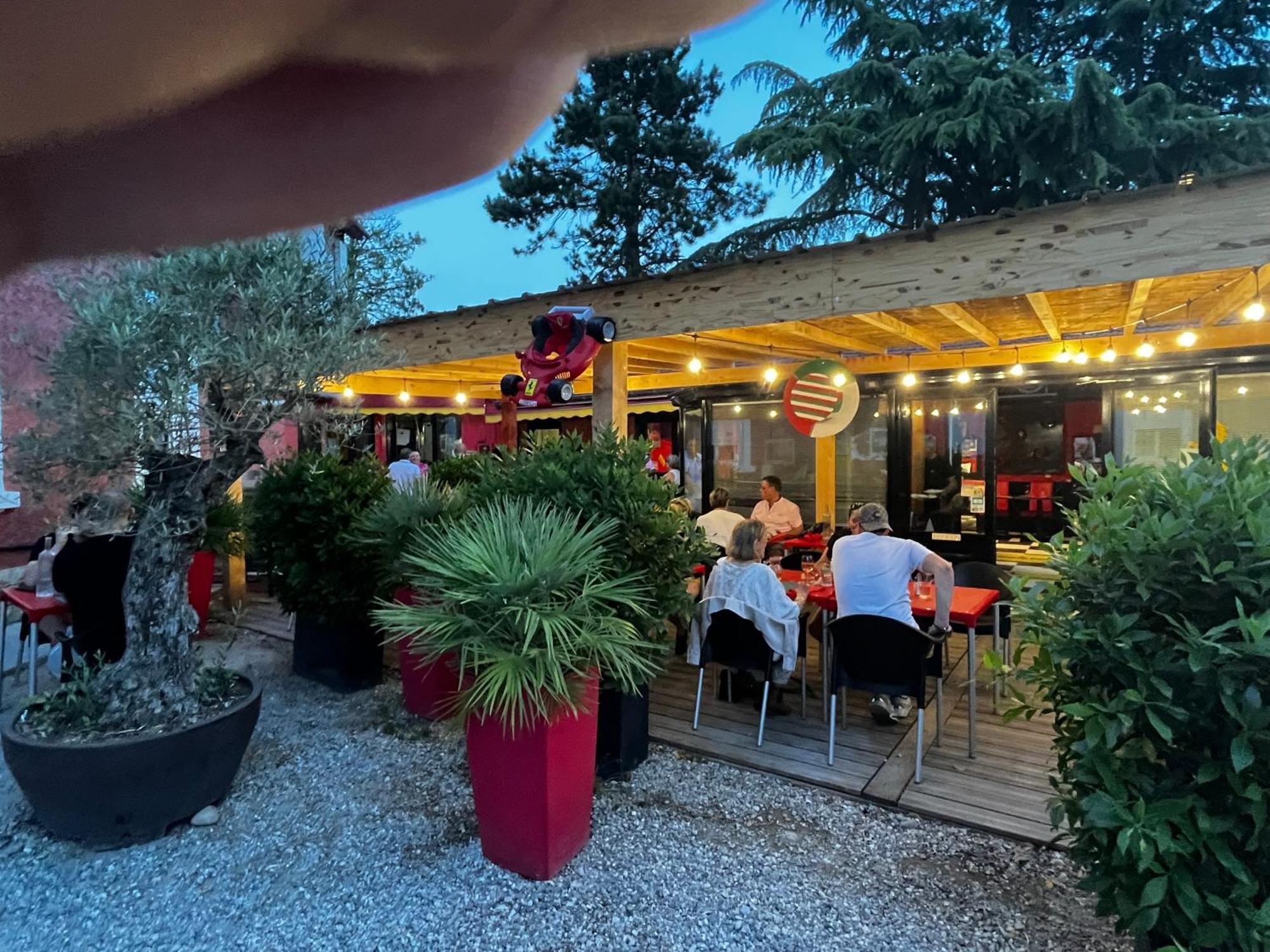 Hotel Le Cosy Pont-de-Chéruy エクステリア 写真